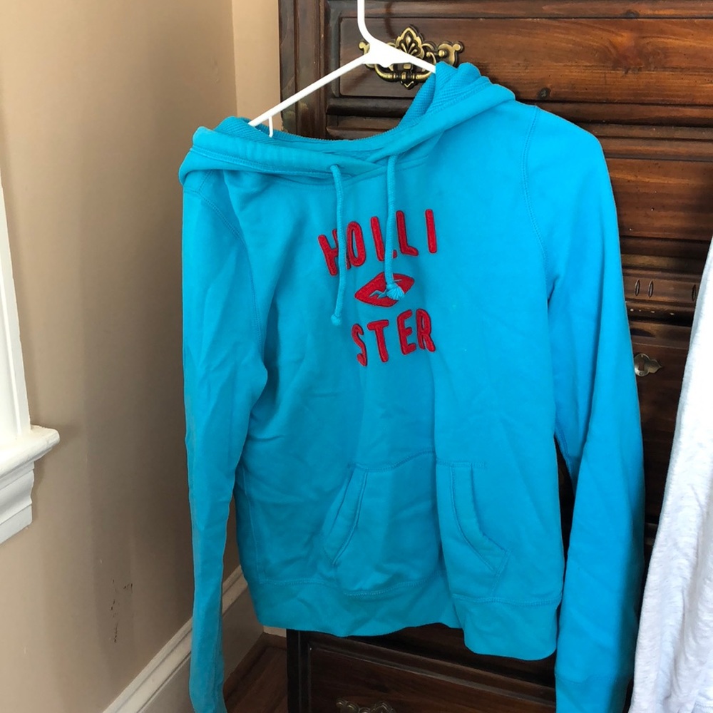 Hollister sweat shirt